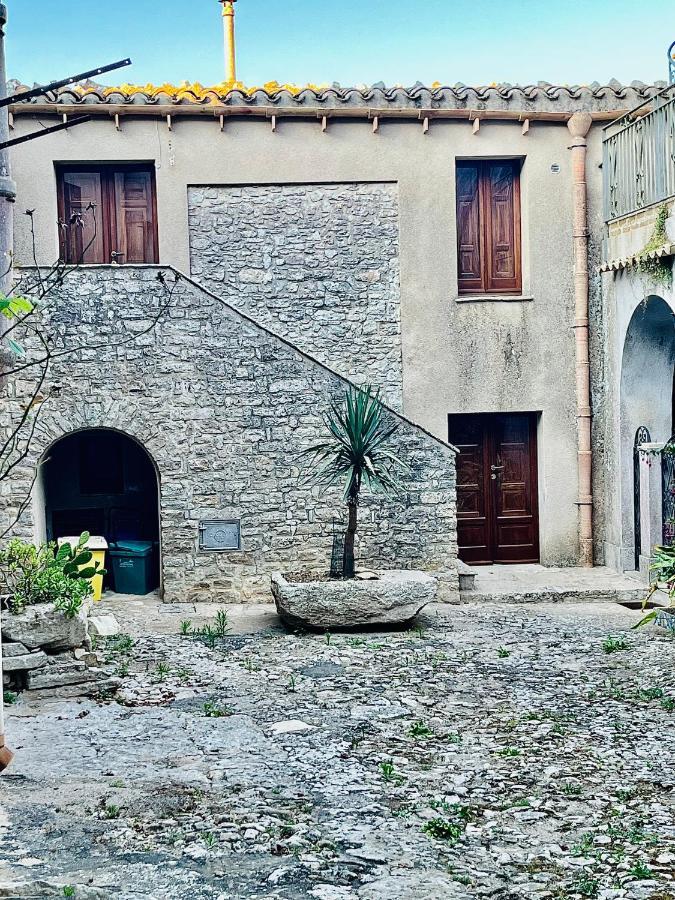 شقة Cortile Padre Vincenzo إريس المظهر الخارجي الصورة
